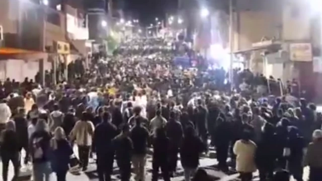 جمعیت در خیابان