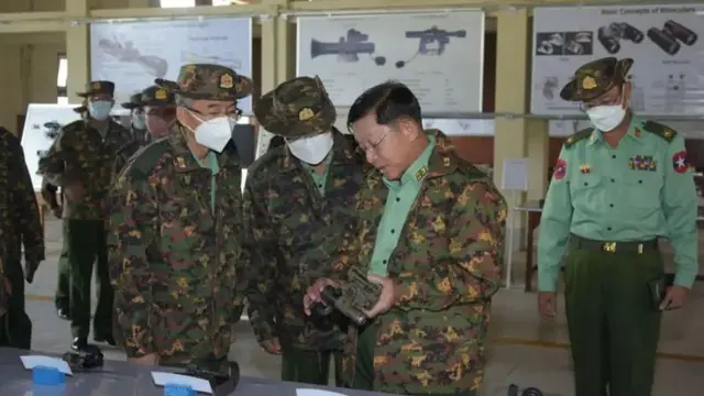 စစ်အာဏာသိမ်းပြီးစ ၂၀၂၁ ခုနှစ်တုန်းက ပြင်ဦးလွင်တပ်နယ်က နယ်မြေခံ စက်မှုအင်ဂျင်နီယာသင်တန်းကျောင်းကို စစ်ခေါင်းဆောင်ဗိုလ်ချုပ်မှူးကြီး မင်းအောင်လှိုင်ရောက်ခဲ့ချိန် 