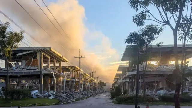 KK Park ထဲက အဆောက်အအုံတချို့ကို ဖောက်ခွဲနေတဲ့မြင်ကွင်း