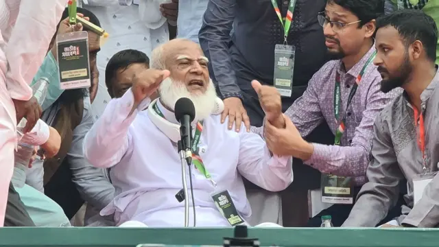 বক্তৃতার সময় দুইবার অসুস্থ হয়ে পড়ে মঞ্চে বসেই বক্তৃতা দিয়েছেন জামায়াতের আমির