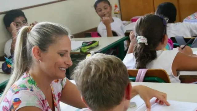 Professora em sala de aula