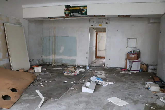 Покинутий будинок побуту у Бердянську (фото 2019 року)