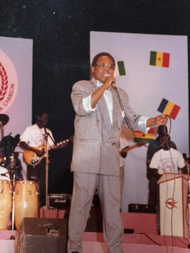 Umuririmbyi Afrika Nova yabaye icyamamare mu Burundi no mu bihugu byo muri Afrika y'uburasirazuba mu myaka ya za 70 kugeza mu 2000