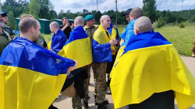 Андрей вернулся домой во время одного из масштабных обменов, о которых договорились на переговорах в Стамбуле. На фото — обмен 9 июня.