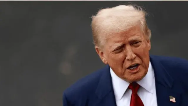 دونالد ترامپ فشار بر مسکو را افزایش داده و با صدور ضرب‌الاجل، تهدید به تحریم‌های جدید و هدف قرار دادن شرکای تجاری روسیه مانند هند و چین، موضع سخت‌تری در پیش گرفته است