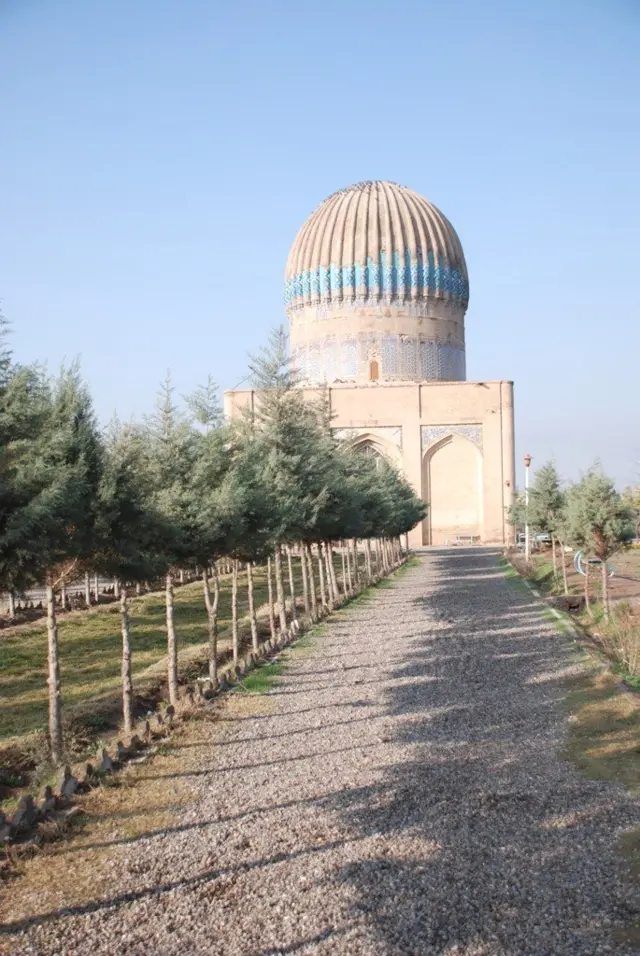 د رسمي شمېرو له مخې، هرات شاوخوا اوه سوه لرغونې سیمې او ودانۍ لري.