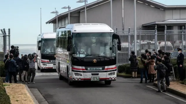 รถบัสขนคนญี่ปุ่น