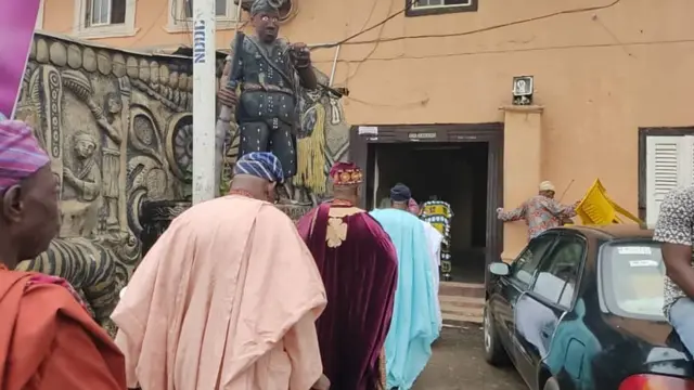 Awọn ijoye a maa ṣe abẹwo si aafin Deji Akure