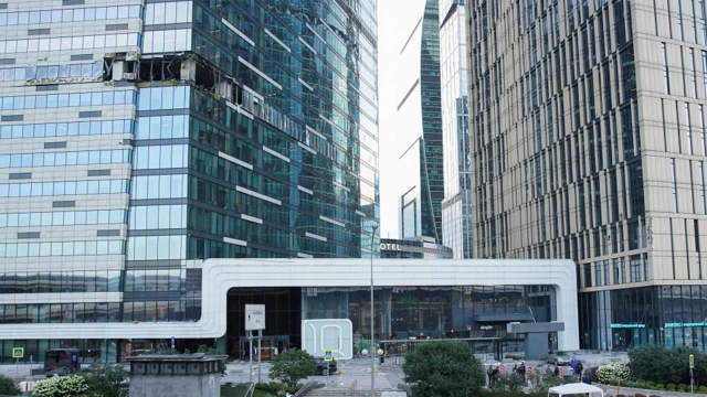 En esta foto se puede ver el daño a los edificios de oficinas de Moscú.