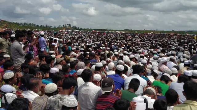 সমাবেশে আয়োজিত প্রায় বিশ হাজারের বেশি মানুষের জন্য বিশেষ মোনাজাত অনুষ্ঠান আয়োজন করা হয়