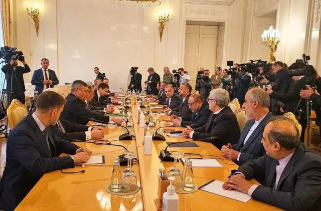 بخشی از دیدار وزرای خارجه دو کشور در جمع خبرنگاران برگزار شد