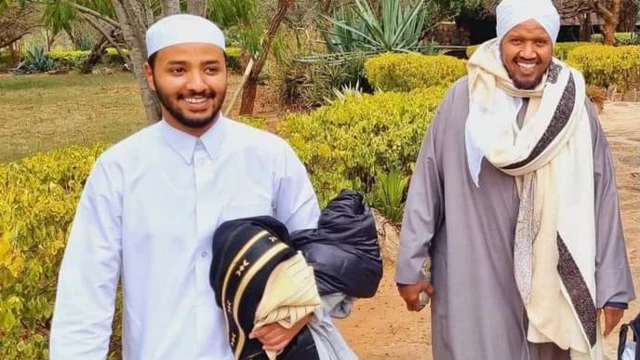 Oq yigitlar qora yigitlarni sorishadi Saransk fohisha telefon raqamlari