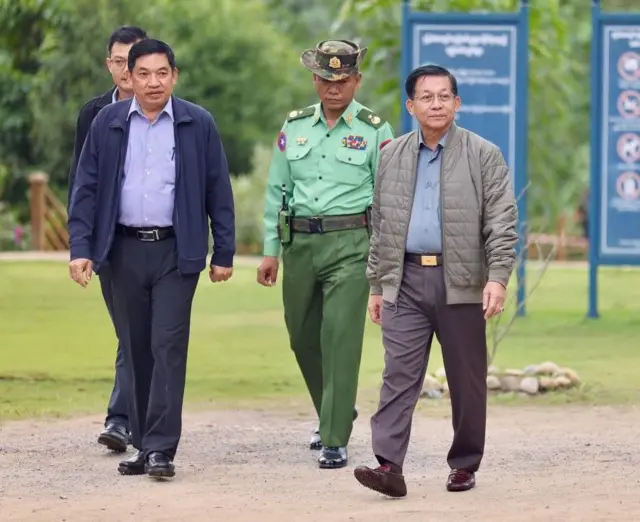 ဗိုလ်ချုပ်မှူးကြီးမင်းအောင်လှိုင်နဲ့အတူ တွေ့ရတဲ့ ဦးညိုစော