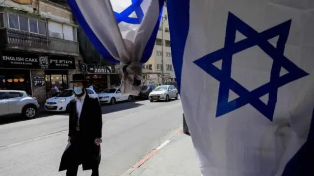 В Израиле открылись небольшие магазины