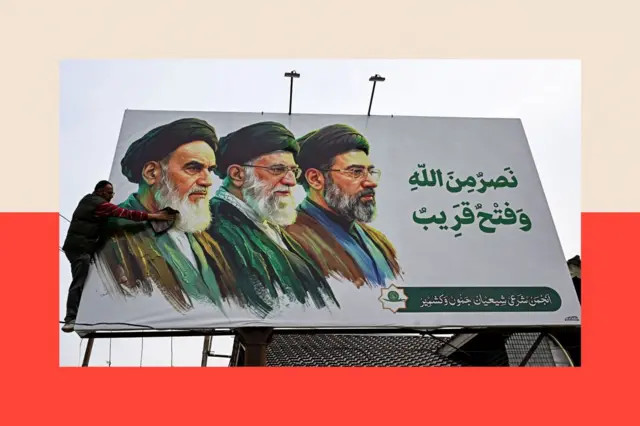 Un cartel con la imagen de los líderes iraníes. 