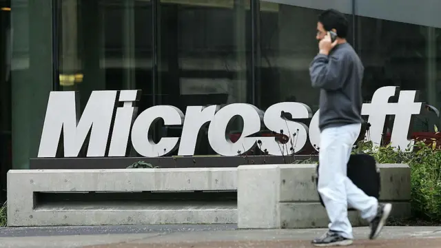 মাইক্রোসফট প্রায় ১০ হাজার কর্মী ছাঁটাই করছে।