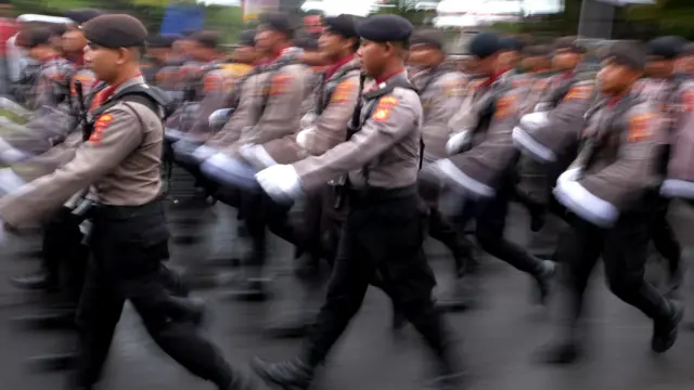 Parade anggota Polda Bali saat peringatan HUT Bhayangkara