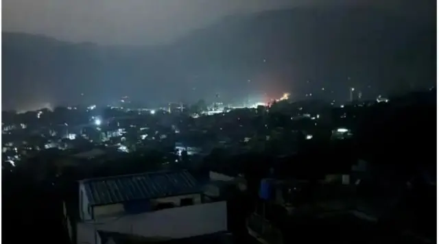 বুধবার মধ্যরাতে পাকিস্তান ও পাকিস্তান শাসিত কাশ্মীরের নয়টি এলাকায় হামলা করেছে ভারত