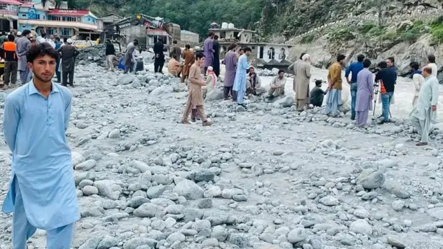 बाढ़ का पानी कम होने के बाद तबाही के आसार ज़्यादा स्पष्ट होने लगे हैं