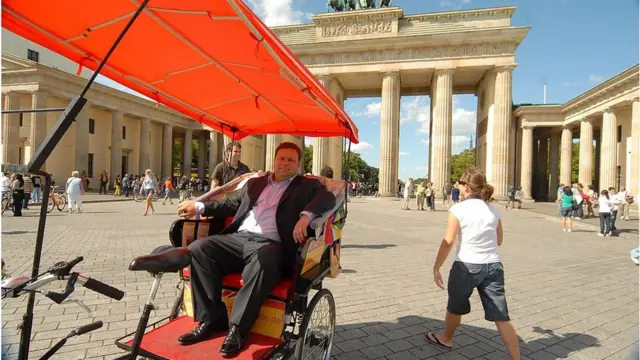 ইউরোপের অনেক দেশেই রিকশা চলে।