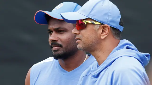 রাহুল দ্রাবিড়ের সঙ্গে সঞ্জু স্যামসন - ২০২৪ সালের আইসিসি টি টোয়েন্টি বিশ্বকাপে - ফাইল ছবি