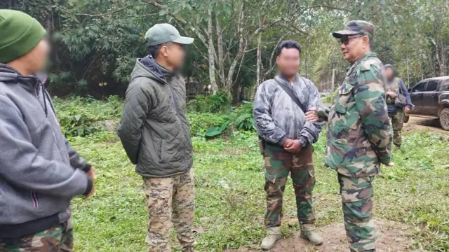 ၂၀၂၅ ခုနှစ် နှစ်သစ်ကူးအားကစားပြိုင်ပွဲမှာတွေ့ရတဲ့ NUG ရဲ့ ကာကွယ်ရေးဝန်ကြီး ဦးရည်မွန် နဲ့ အမှတ် ၁ စစ်ဒေသ တပ်ဖွဲ့ဝင်တချို့ (ပုံဟောင်း)