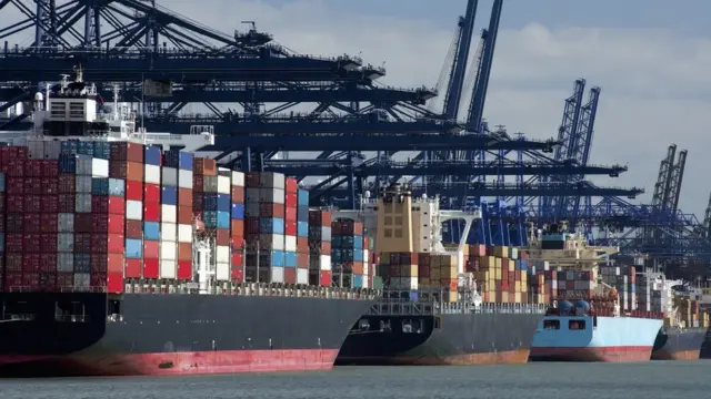 ท่าเรือขนส่งสินค้า