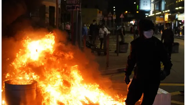 杨太所工作的油尖旺区过去大半年，经常有警民冲突，催泪弹和汽油弹横飞，令普通市民会避免在该区消费。