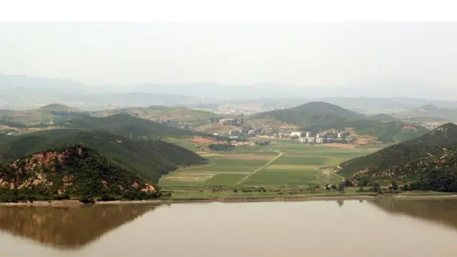 경기도 김포시 애기봉 전망대에서 바라본 북한 개풍군 모습