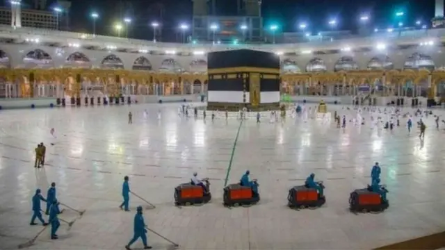 سعودي چارواکي وايي سږکال به یوازې ۶۰ زرو کسانو ته د حج په مراسمو کې د ګډون اجازه ورکړي.