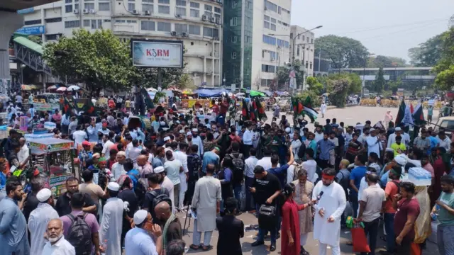 আওয়ামী লীগের কার্যক্রম নিষিদ্ধের দাবিতে শাহবাগে অবস্থান