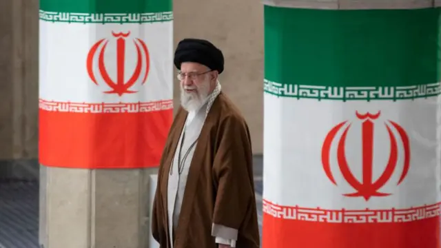 ટ્રમ્પ અને તેમની ટીમ માર-એ-લાગોમાં સમગ્ર ઘટનાક્રમ પર નજર રાખી રહ્યા હતા, બીબીસી ગુજરાતી, ઈરાન, આયાતોલ્લાહ ખામેનેઈ, ઇઝરાયલ, અમેરિકા