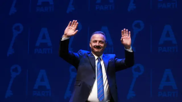 Anahtar Parti: Yavuz Ağıralioğlu, parti için nasıl bir yol haritası çizdi? - BBC News Türkçe