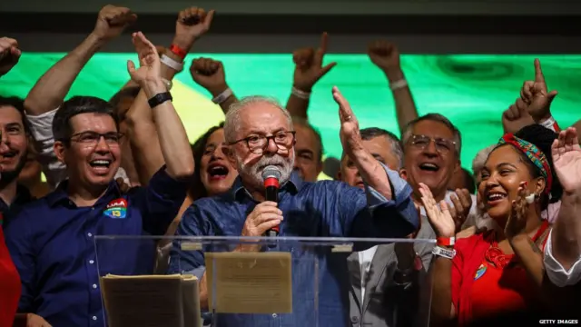 ਲੁਲਾ ਦਾ ਸਿਲਵਾ ਦਾ ਜਨਮ 27 ਅਕਤੂਬਰ 1945 ਨੂੰ ਉੱਤਰ-ਪੂਰਬੀ ਪਰਨਬੂਕੋ ਰਾਜ ਵਿੱਚ ਗਾਰਨਹੁੰਸ ਵਿੱਚ ਹੋਇਆ ਸੀ