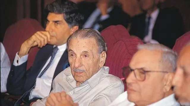 રતન તથા જેઆરડી તાતાની તસવીર 