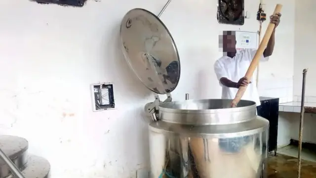 Les conditions de vie se sont améliorées pour les détenus, qui doivent passer moins de temps à préparer du bois de chauffage