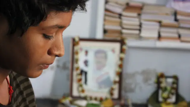 ఎవర్ని కదిలించినా కన్నీటి కథలే!