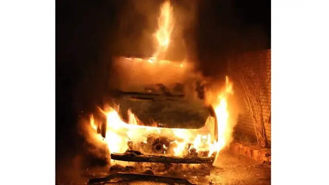 авто горить