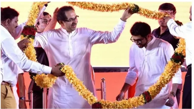 दसरा मेळाव्यात उद्धव ठाकरे आणि आदित्य ठाकरे