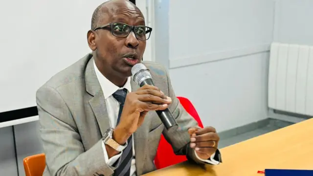 Rugigana ashikanye Perezida Ndadaye muri Camp Muha abari barongoye igisirikare baciye batangura kumuryagagura no kumutuka