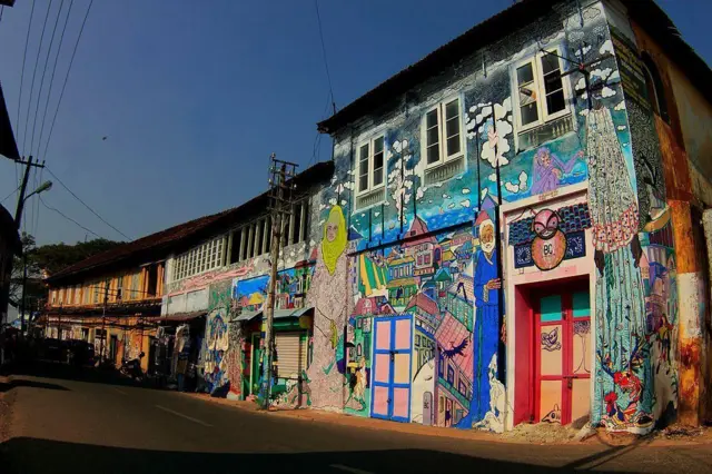 దక్షిణ కేరళలోని కోచ్చి-ముజిరిస్ బిన్నలే 