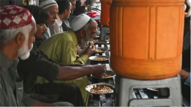 భారత్ పాకిస్తాన్ ఆకలి కేకలు