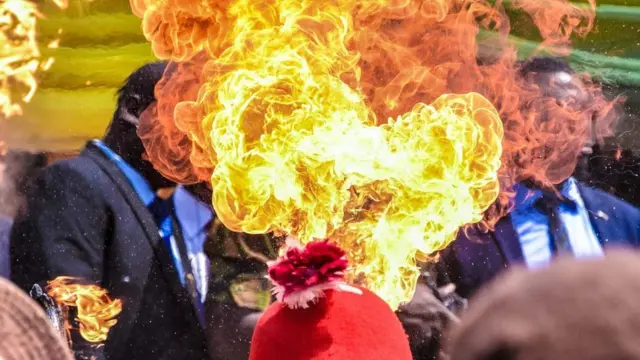 Masu wasa da wuta a lokacin bikin