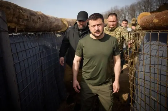 Zelensky inspecionando fronteira