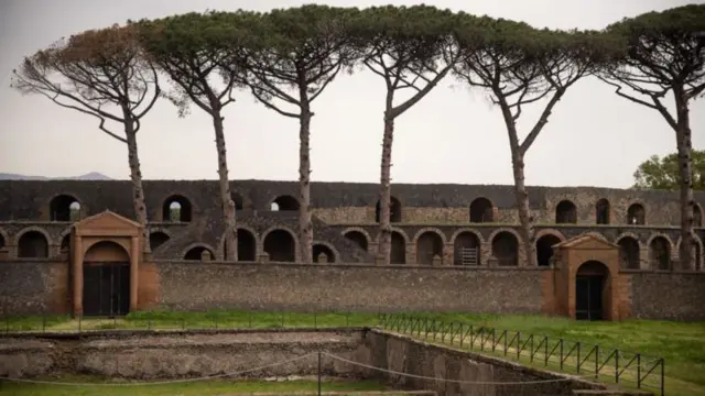  A ‘Palestra Grande dei Gladiatori’ e o anfiteatro romanovulcan slotPompeia, na Itália