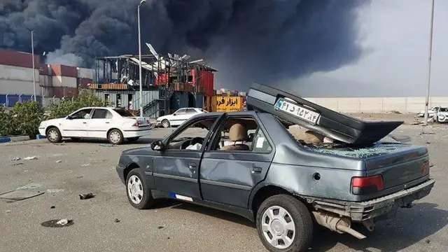 خودرویی که در موج انفجار تخریب شده است