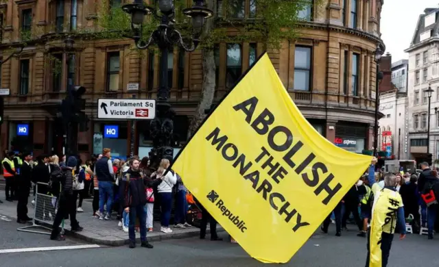 Otu na-akpọ oku ka a kwụsị usoro ọchịchị eze na mba England