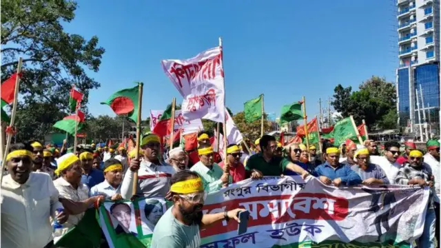 রংপুরের সমাবেশে আসা একটি মিছিল। 