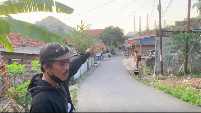 Edi mengatakan, anak perempuannya menderita penyakit paru yang diduga akibat dari debu PLTU Suralaya. 