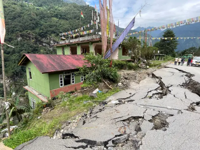 સિક્કિમનું સિંગતમ ગામ ભારે પૂરથી અસરગ્રસ્ત વિસ્તારો પૈકીનું એક છે